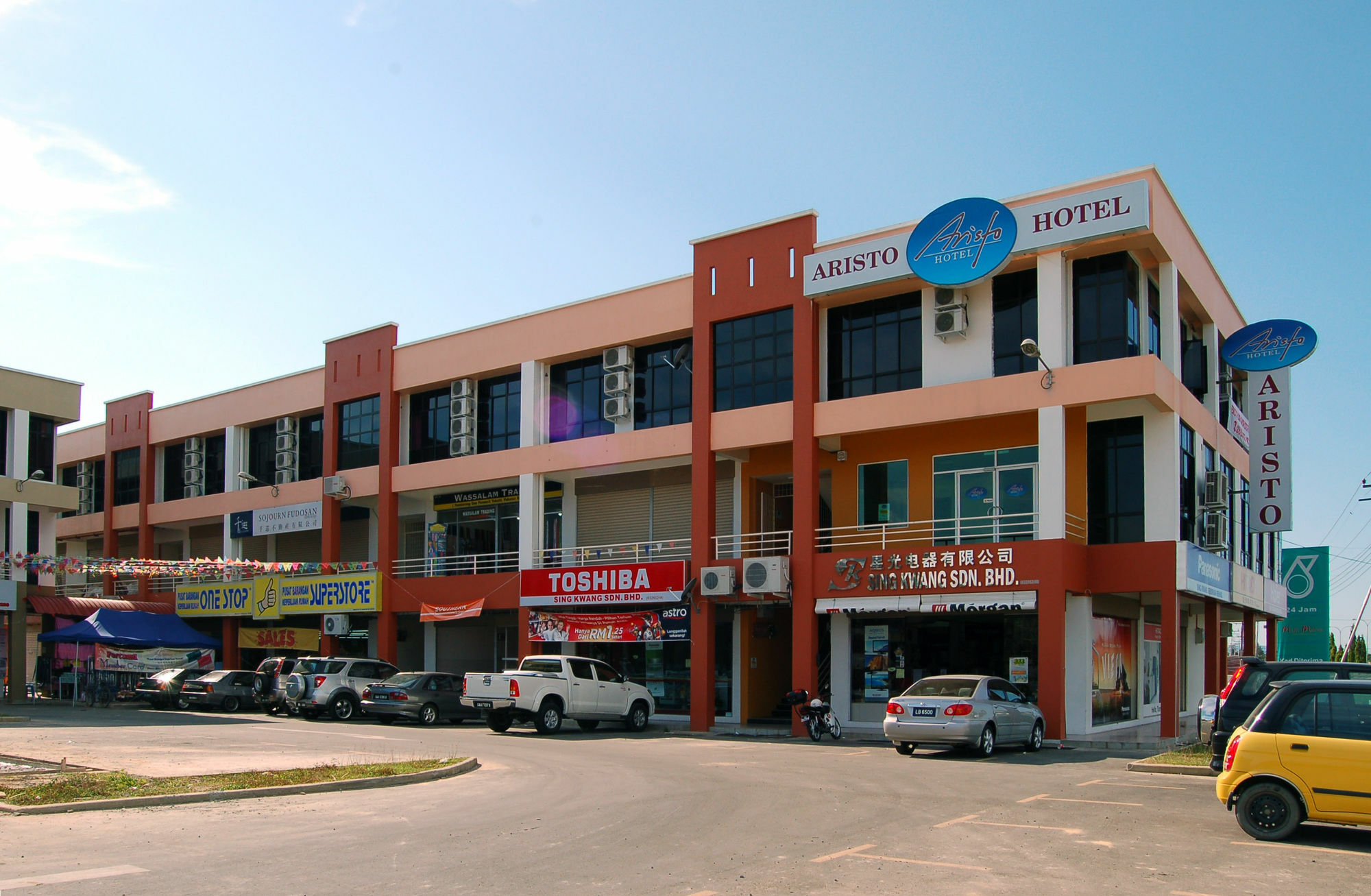 Aristo Hotel Putatan Kota Kinabalu Bagian luar foto